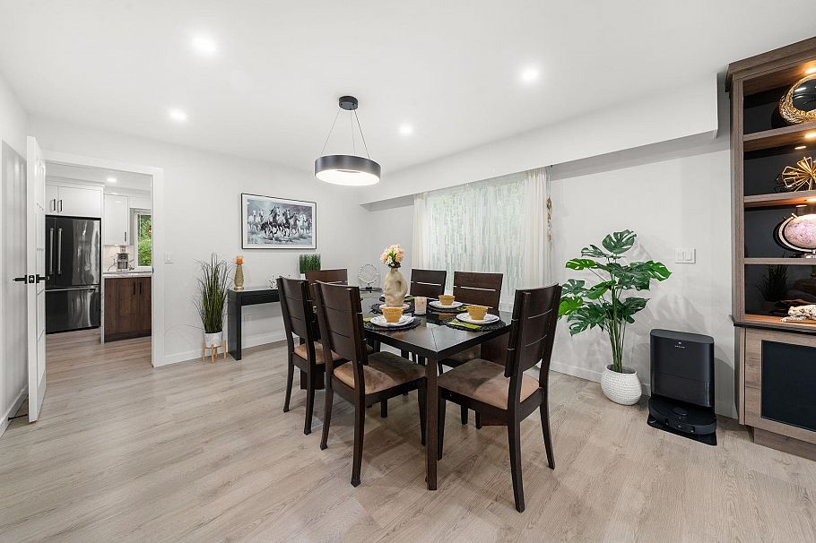 660 E 22nd Street North Vancouver, BC - 9