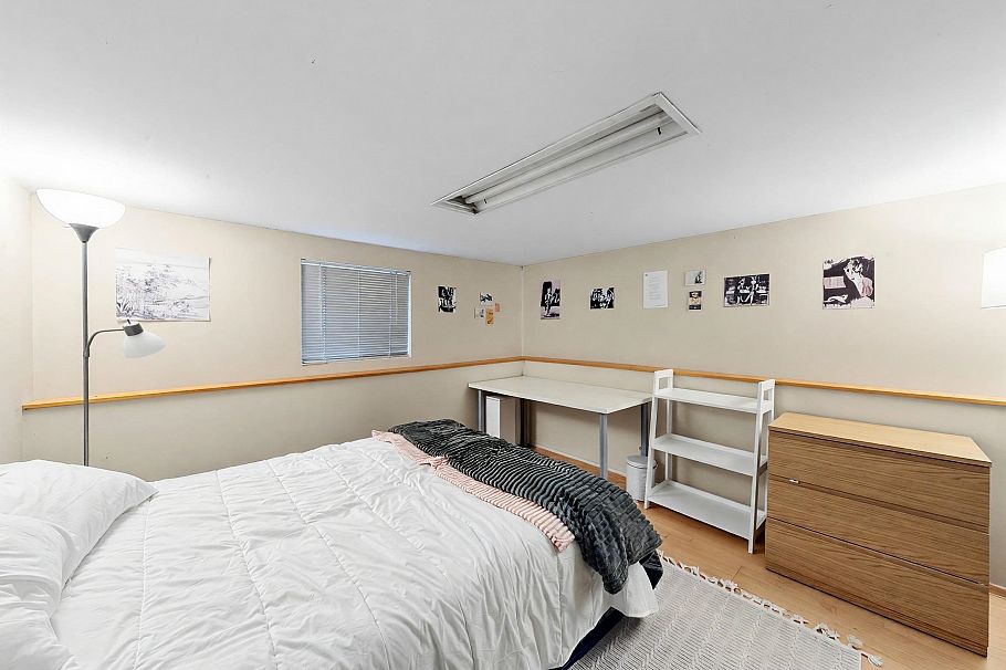4058 W 17th Avenue Vancouver, BC - 10