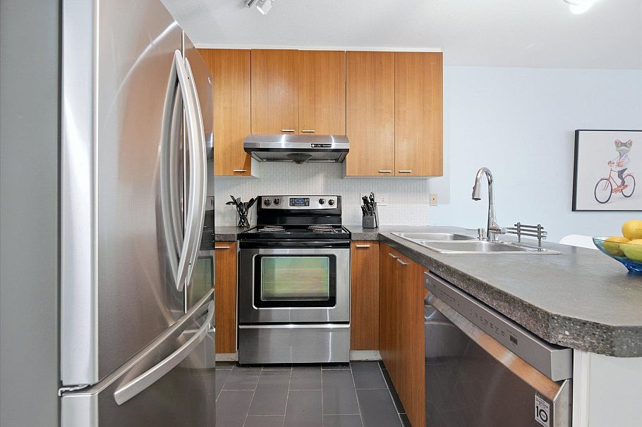 102 788 E 8th Avenue Vancouver, BC - 3