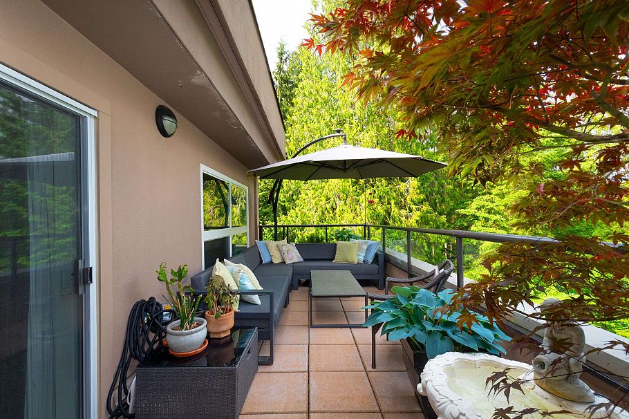 706 1500 Ostler Court North Vancouver, BC - 2