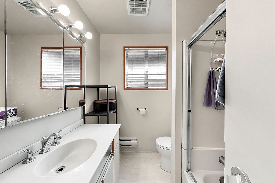 4058 W 17th Avenue Vancouver, BC - 7