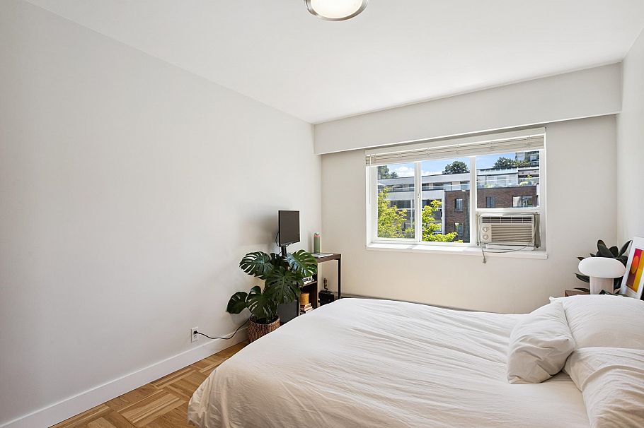 303 2469 Cornwall Avenue Vancouver, BC - 11