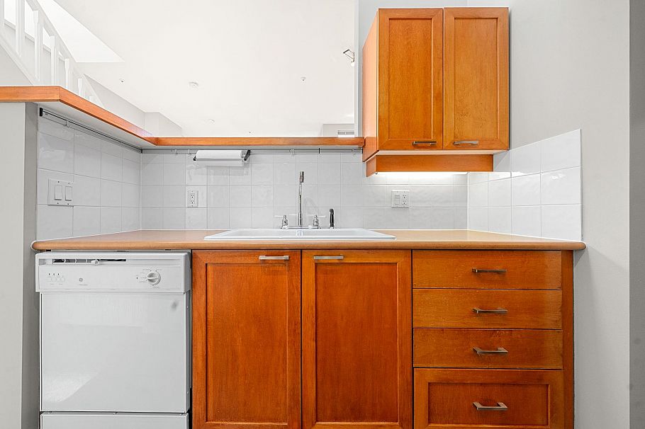 207 669 W 7th Avenue Vancouver, BC - 24