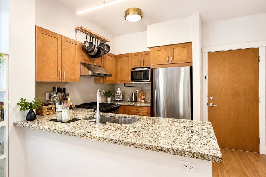 318 1111 E 27th Street North Vancouver, BC - 6