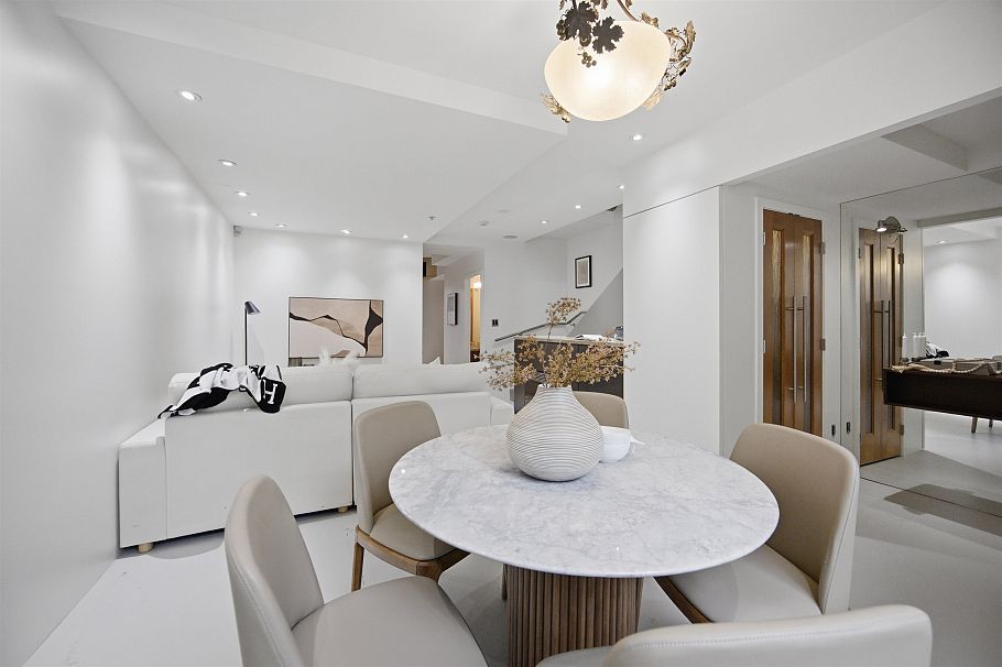 1182 Richards Street Vancouver, BC - 2
