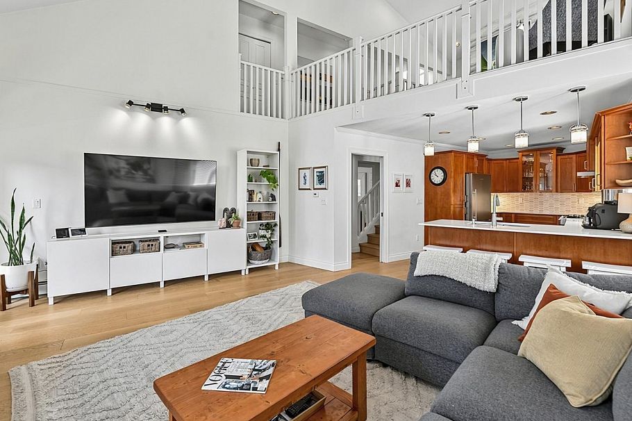 1074 Kilmer Road North Vancouver, BC - 12
