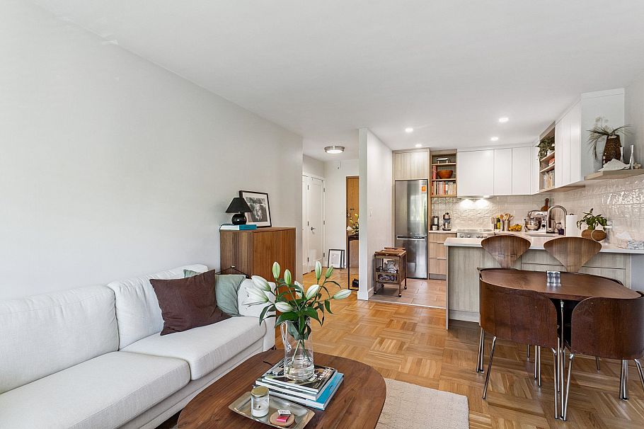 303 2469 Cornwall Avenue Vancouver, BC - 5