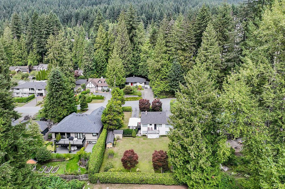 741 Wellington Drive North Vancouver, BC - 10