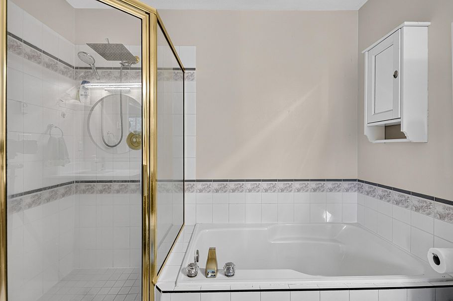 7 828 W 16th Street North Vancouver, BC - 19