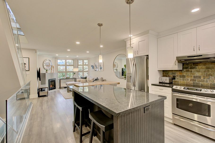 1360 W 8th Avenue Vancouver, BC - 11
