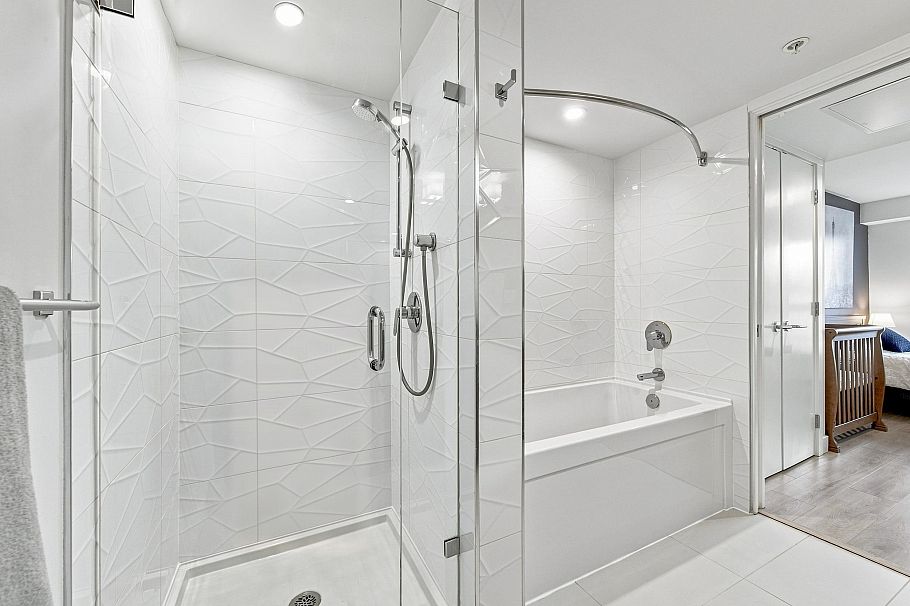 305 1519 Crown Street North Vancouver, BC - 25