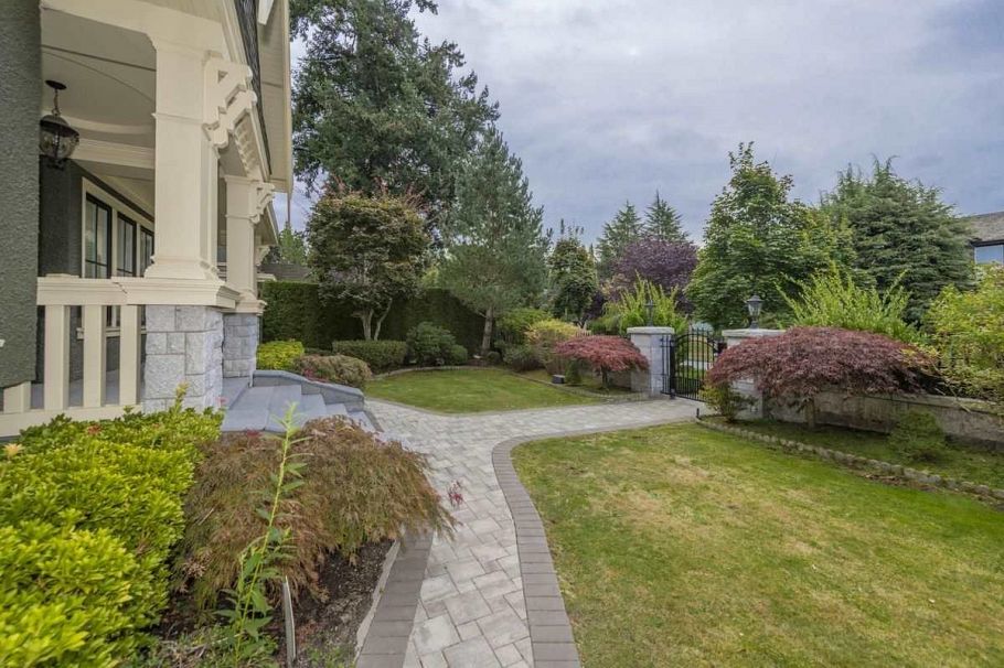 1121 W 39th Avenue Vancouver, BC - 2