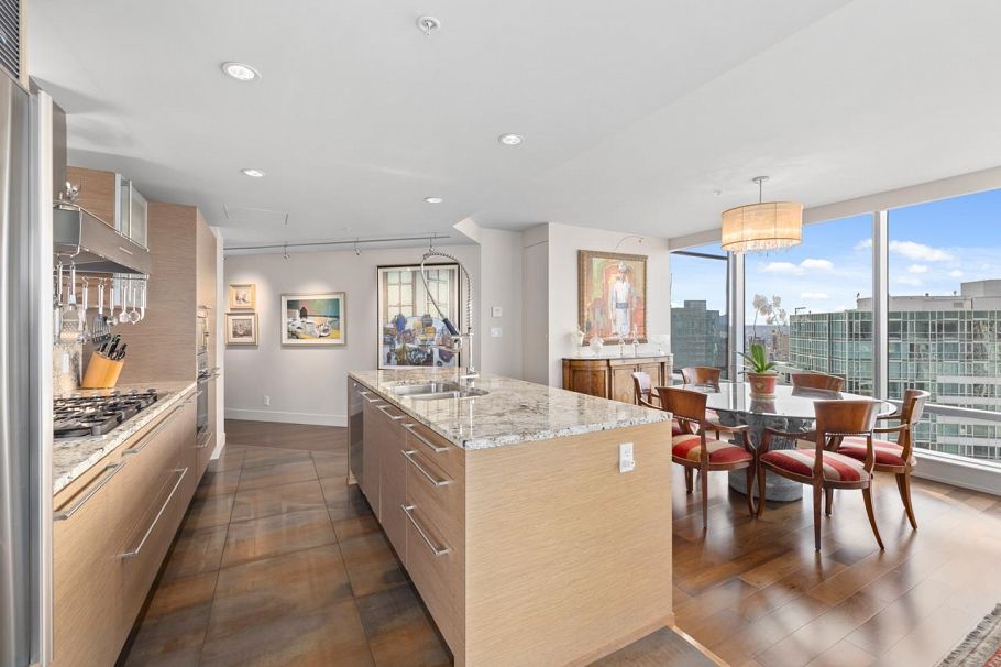 3302 1111 Alberni Street Vancouver, BC - 11