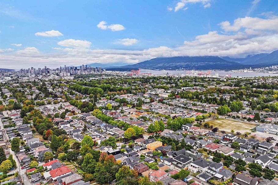 2608 E 4th Avenue Vancouver, BC - 37