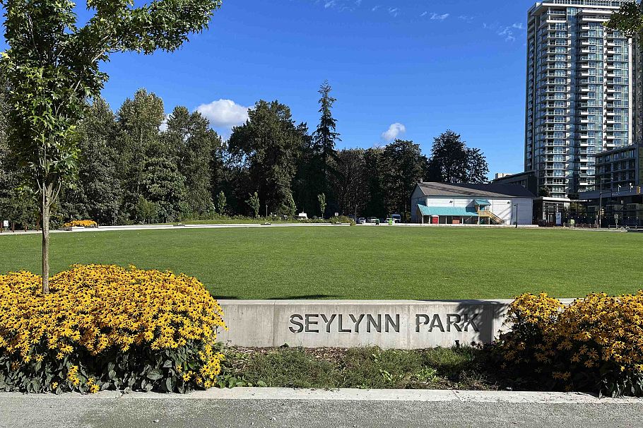 502 1471 Hunter Street North Vancouver, BC - 23