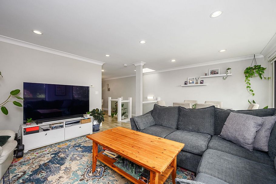 3201 Lonsdale Avenue North Vancouver, BC - 4