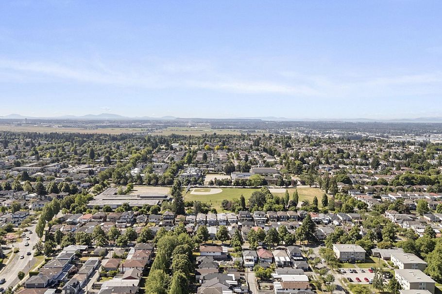 5743 St. Margarets Street Vancouver, BC - 35