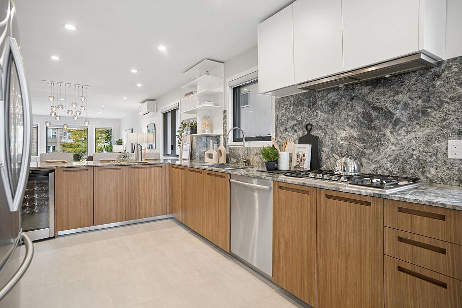 76 E 46th Avenue Vancouver, BC - 10
