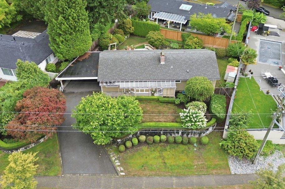 3250 Delbrook Avenue North Vancouver, BC - 32