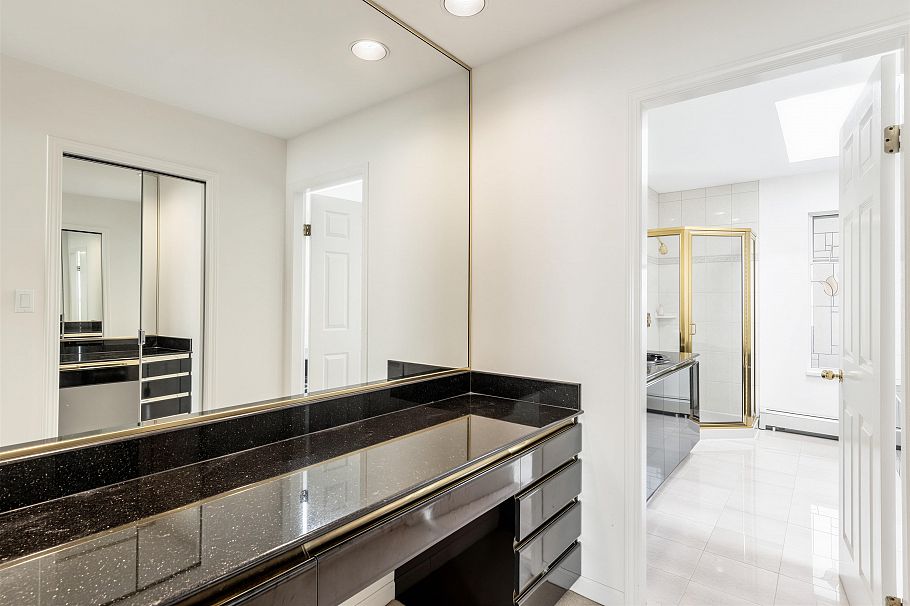 1363 W 48th Avenue Vancouver, BC - 36