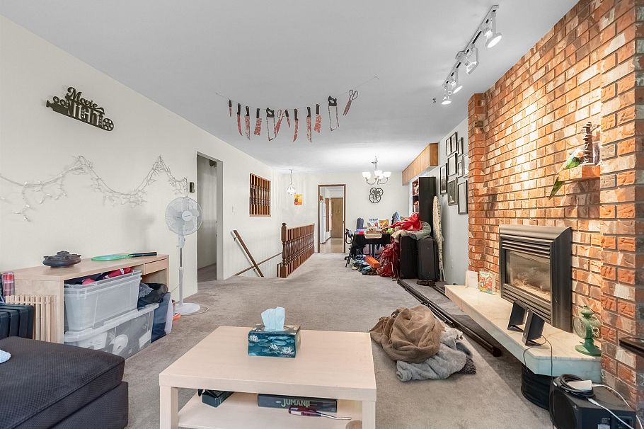 2474 E 24th Avenue Vancouver, BC - 11