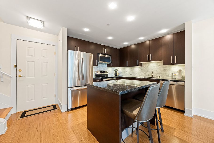 306 1140 Strathaven Drive North Vancouver, BC - 12