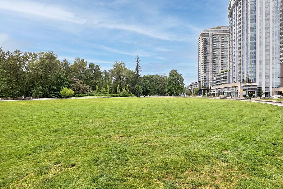 305 1500 Fern Street North Vancouver, BC - 35