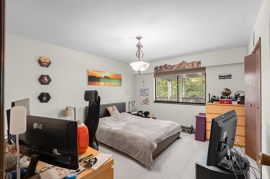 2474 E 24th Avenue Vancouver, BC - 21