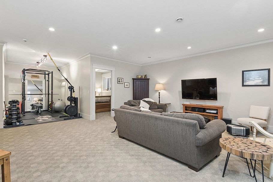 4176 Virginia Crescent North Vancouver, BC - 30