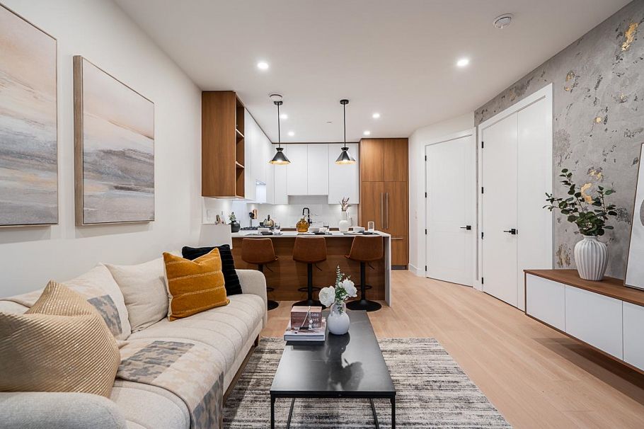 2 3638 Normandy Drive Vancouver, BC - 5