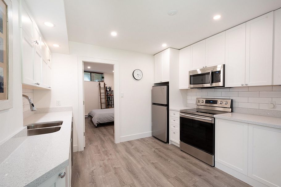 2643 Panorama Drive North Vancouver, BC - 30