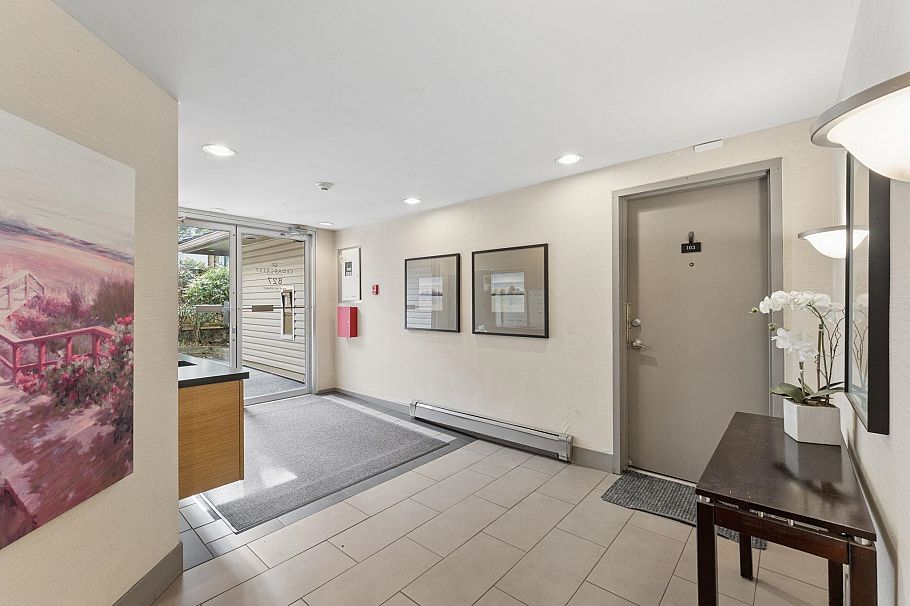 304 827 W 16th Street North Vancouver, BC - 12