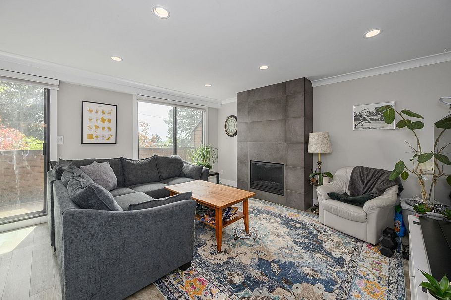3201 Lonsdale Avenue North Vancouver, BC - 2