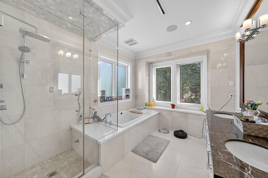 3285 W 12th Avenue Vancouver, BC - 10