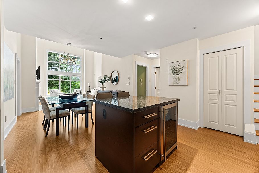 306 1140 Strathaven Drive North Vancouver, BC - 14