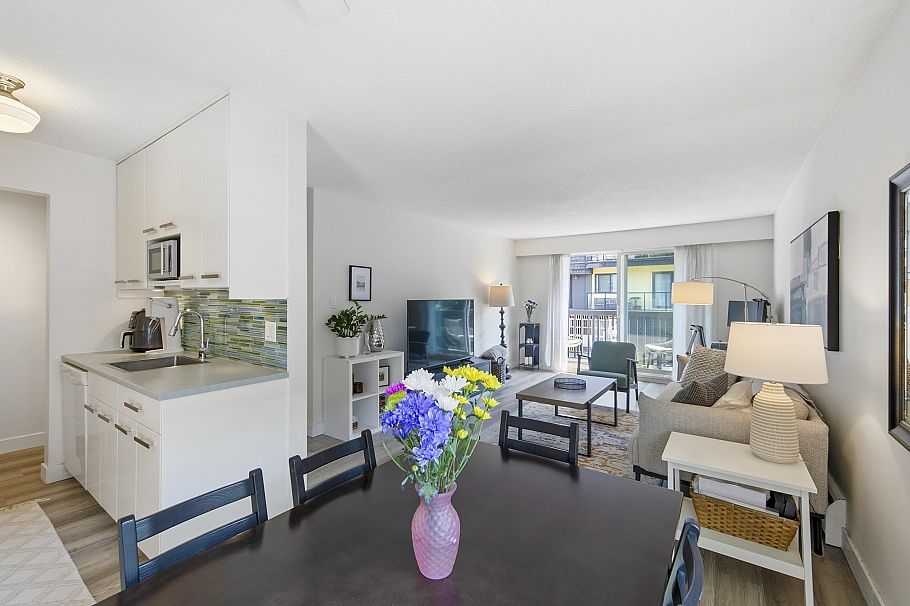 203 270 W 3rd Street North Vancouver, BC - 1