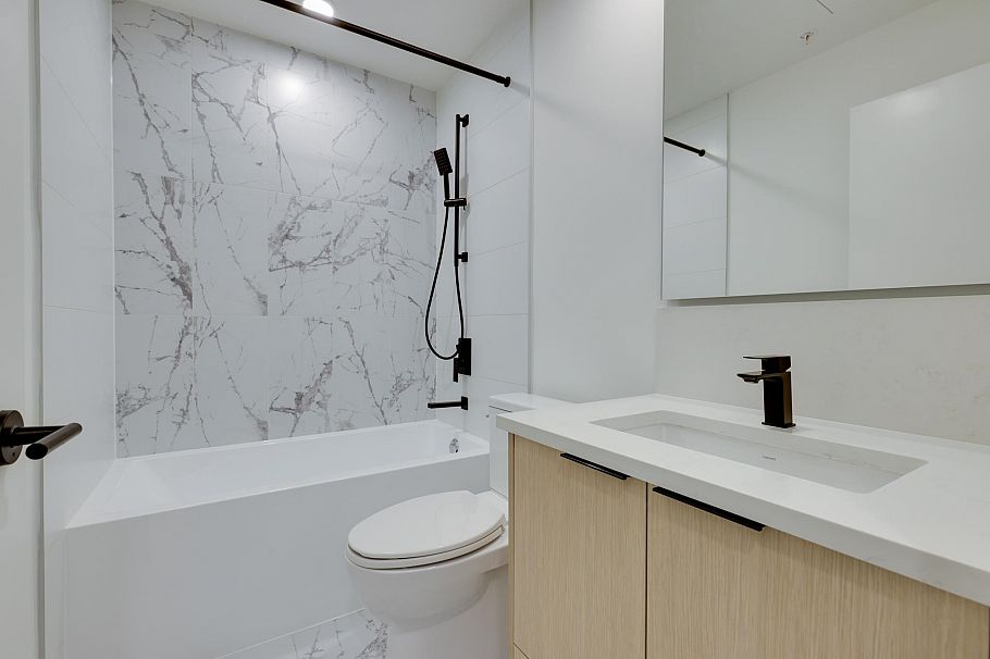663 422 E 3rd Street North Vancouver, BC - 16