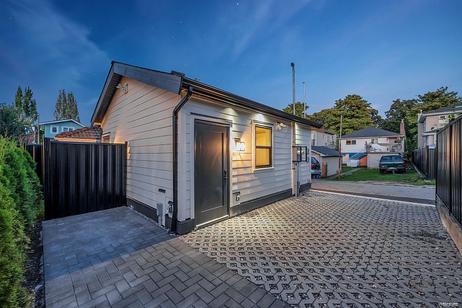 2 5150 Spencer Street Vancouver, BC - 25
