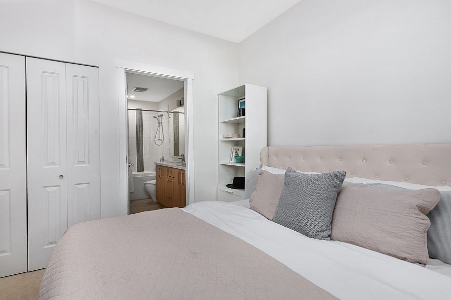 113 119 W 22nd Street North Vancouver, BC - 11