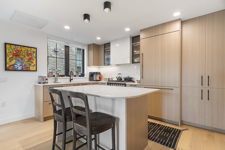 102 157 W King Edward Vancouver, BC - 9