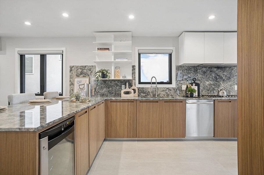 76 E 46th Avenue Vancouver, BC - 9