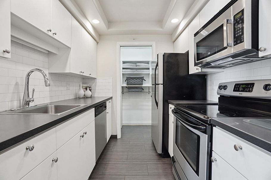 1306 1383 Howe Street Vancouver, BC - 7
