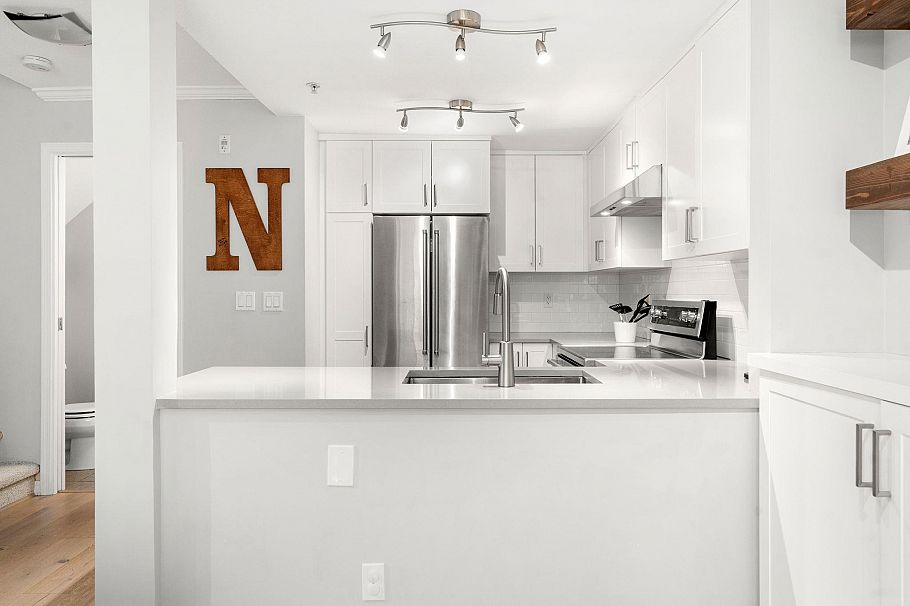 6 1073 Lynn Valley Road North Vancouver, BC - 8