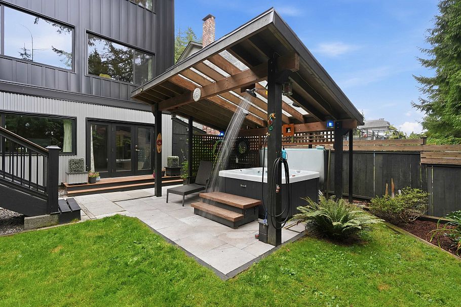 2261 Hill Drive North Vancouver, BC - 33