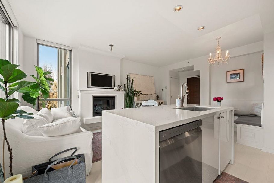 601 1005 Beach Avenue Vancouver, BC - 4