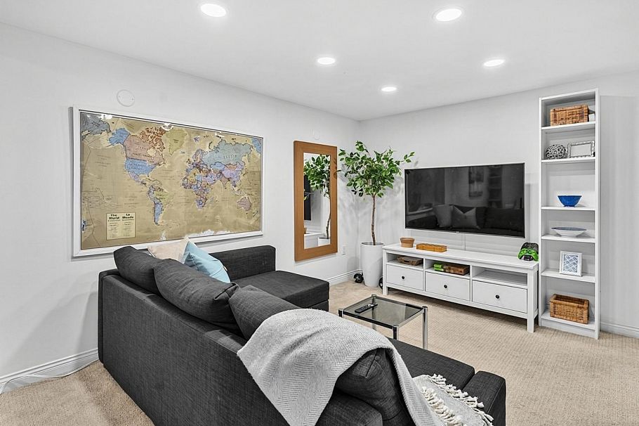 1074 Kilmer Road North Vancouver, BC - 32
