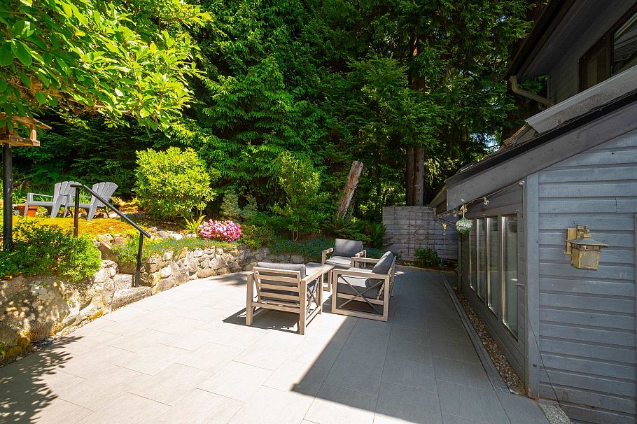2643 Panorama Drive North Vancouver, BC - 35