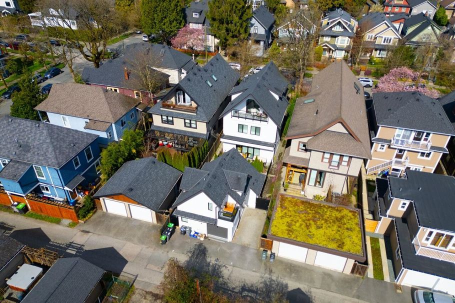 1026 E 13th Avenue Vancouver, BC - 34