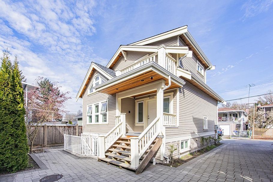5440 Rhodes Street Vancouver, BC - 1