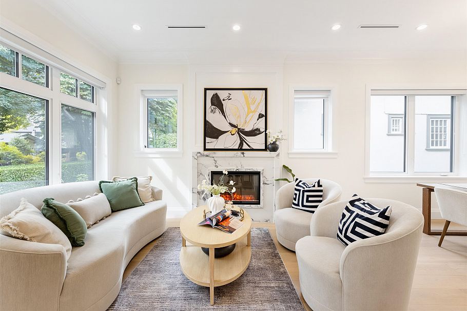 2755 W 38th Avenue Vancouver, BC - 2